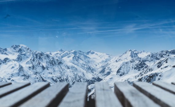snow cover mountain photography during daytime