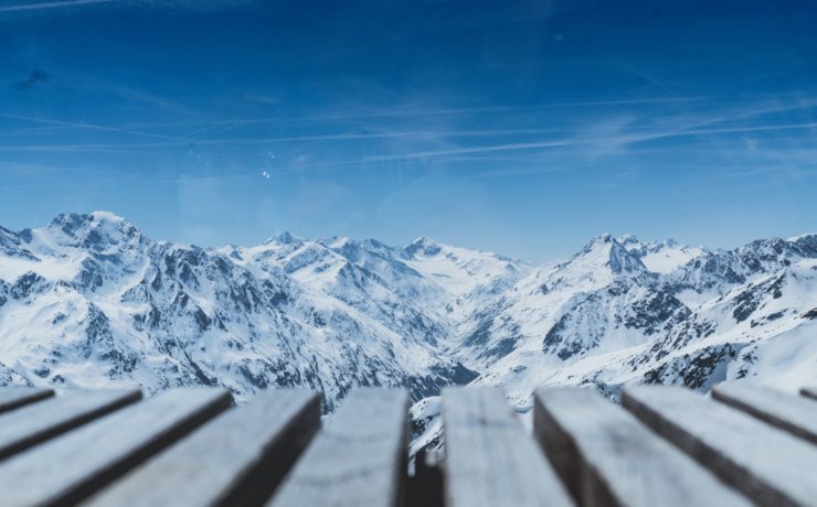 snow cover mountain photography during daytime