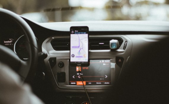smartphone mount inside car