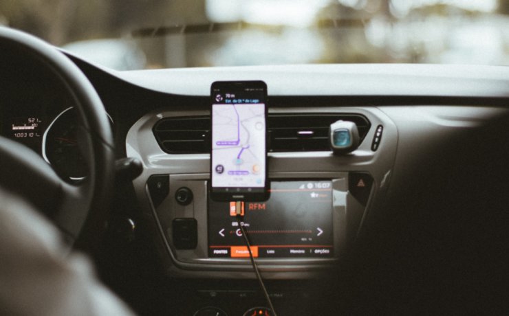 smartphone mount inside car