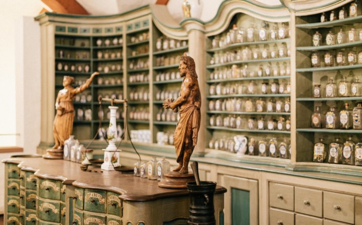 man and woman statuettes