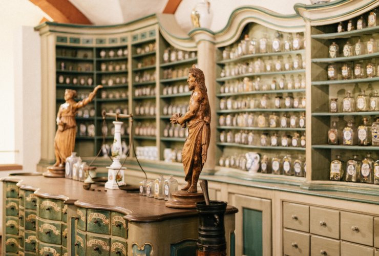 man and woman statuettes