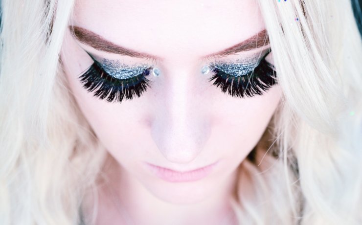woman showing black eyelashes