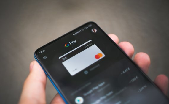 black samsung android smartphone displaying icons