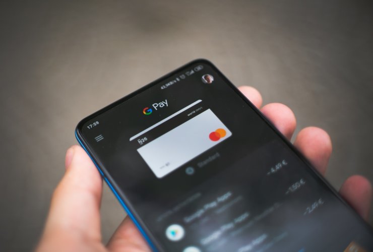 black samsung android smartphone displaying icons