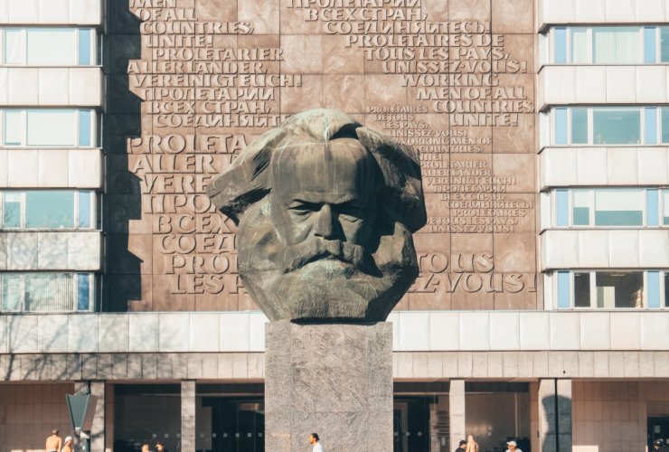 mans face concrete statue